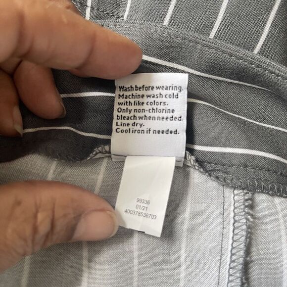 Nine West Women's Shorts XXL Gray Striped Pull On Rayon - Picture 10 of 11